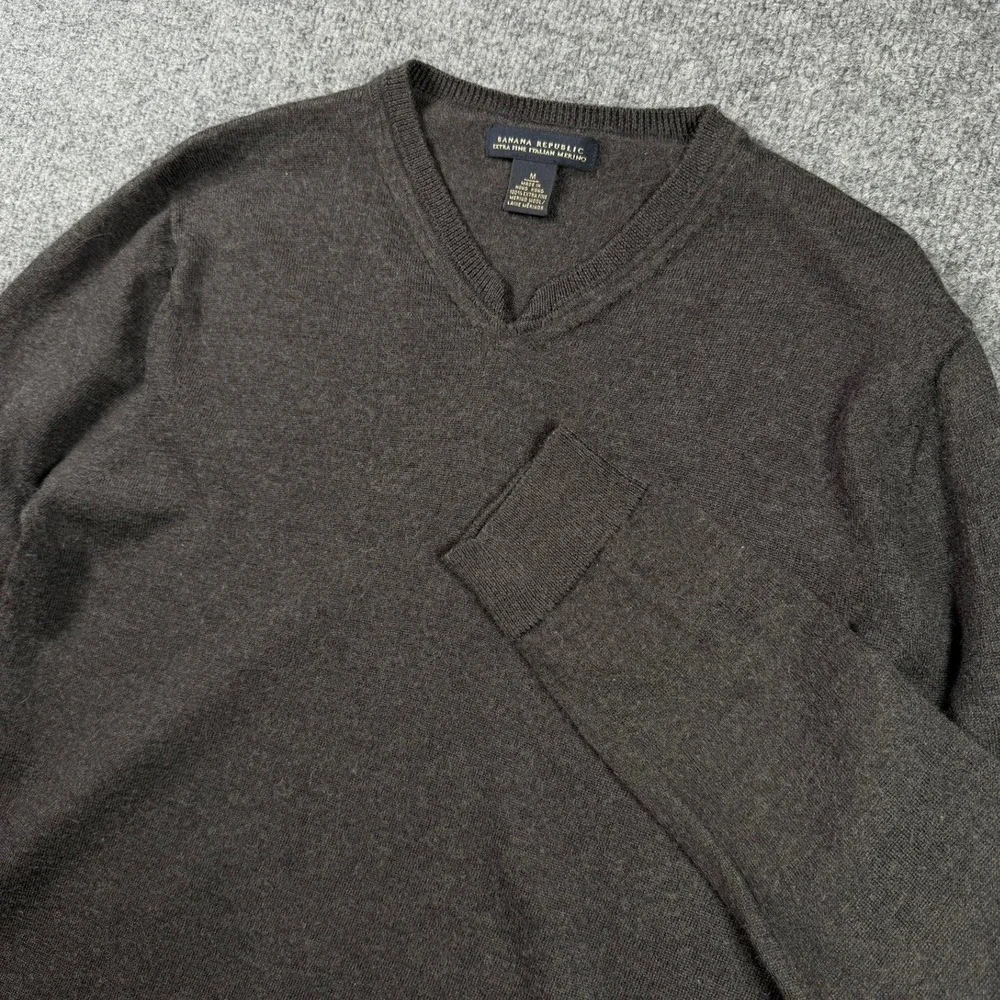 Banana Republic Sweater Mens M Gray Extra Fine Italian Merino Wool V-Neck Knit